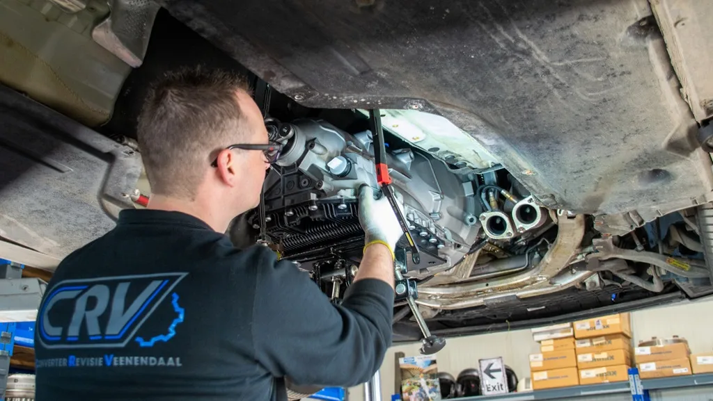 Versnellingsbak in- en uitbouw In en uitbouw van automatische versnellingsbak bij CRV